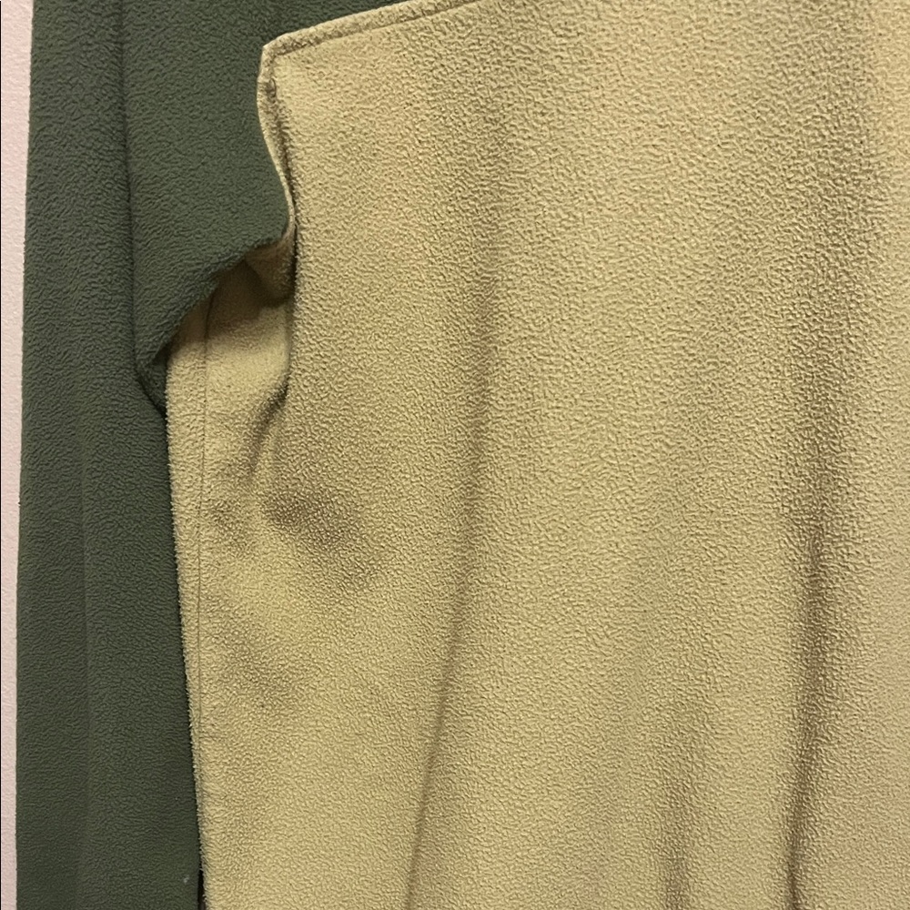 Patagonia Women's Green and Tan Fleece Pullover - Picture 4 of 13